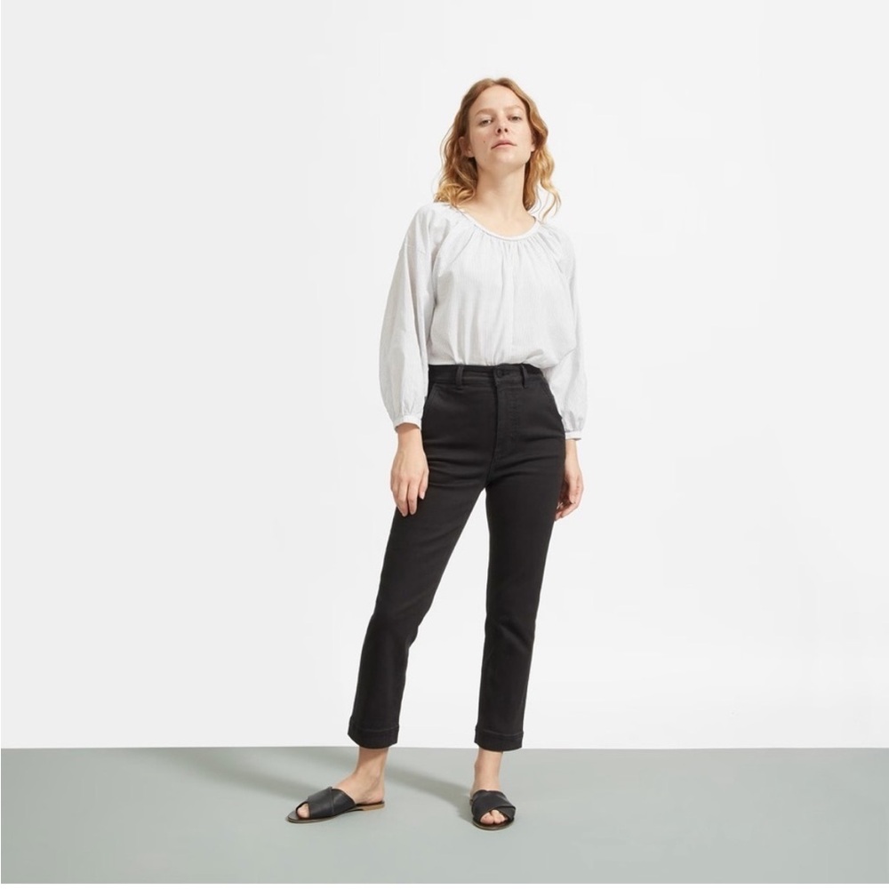 Everlane Slim Leg Crop Pant in Washed Black